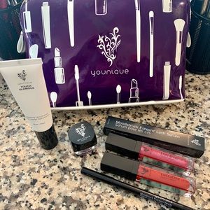 Younique 6 piece makeup lot w/bag